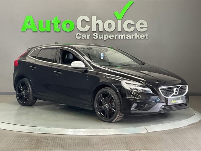 2025 Volvo V40