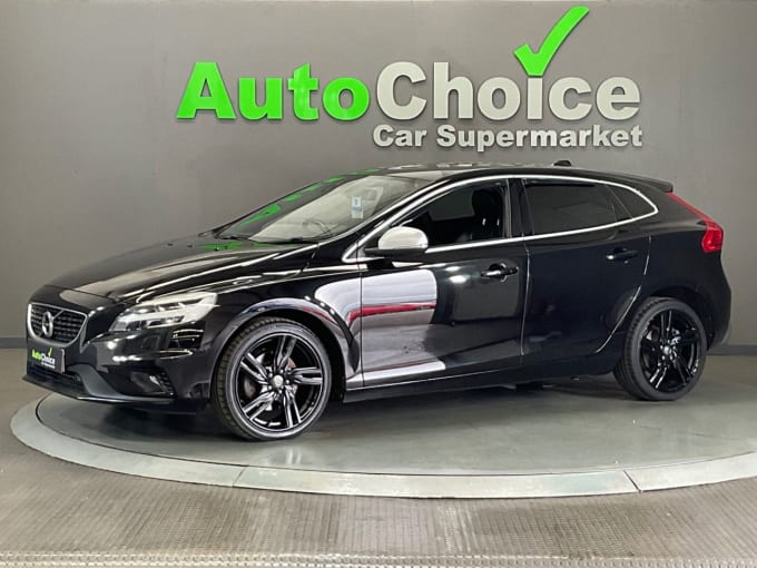 2025 Volvo V40