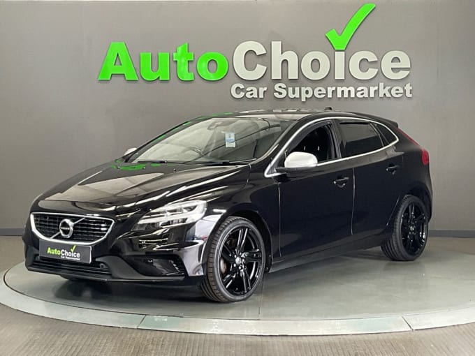 2025 Volvo V40