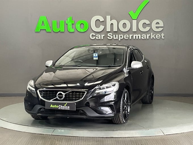 2025 Volvo V40