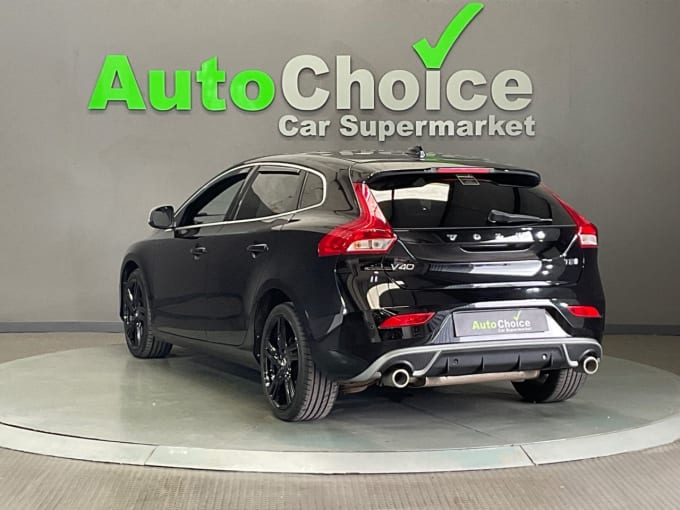 2025 Volvo V40