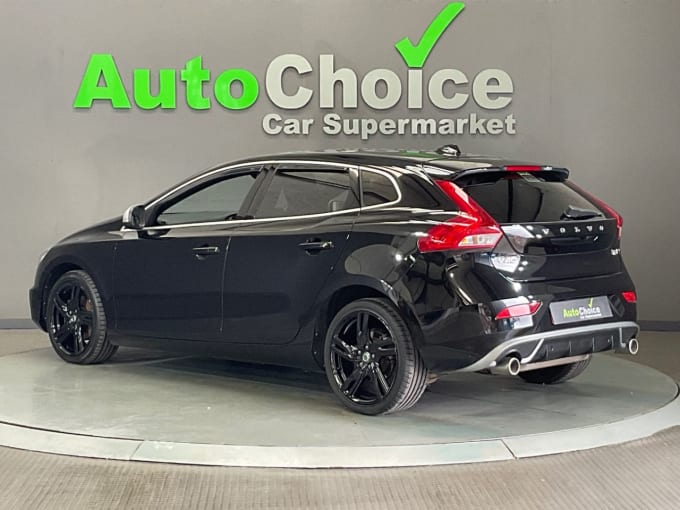 2025 Volvo V40