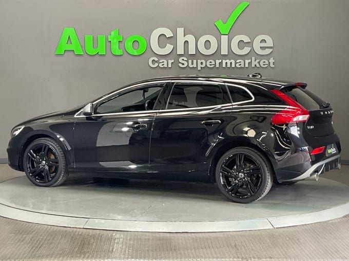 2025 Volvo V40