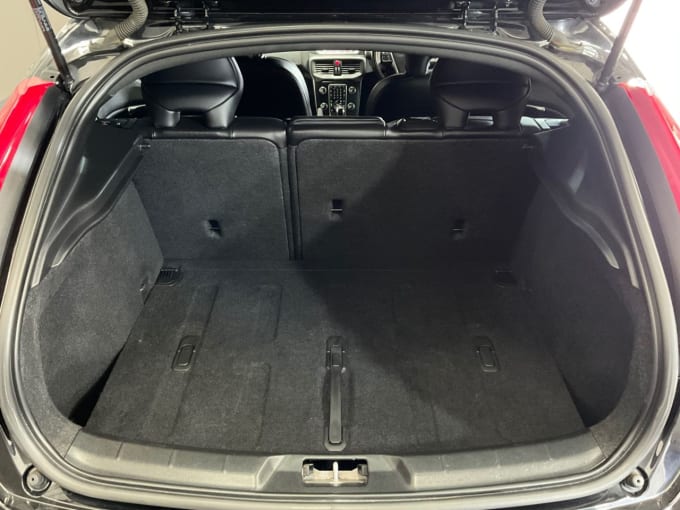 2025 Volvo V40
