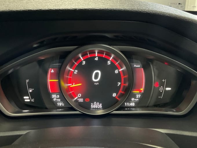 2025 Volvo V40