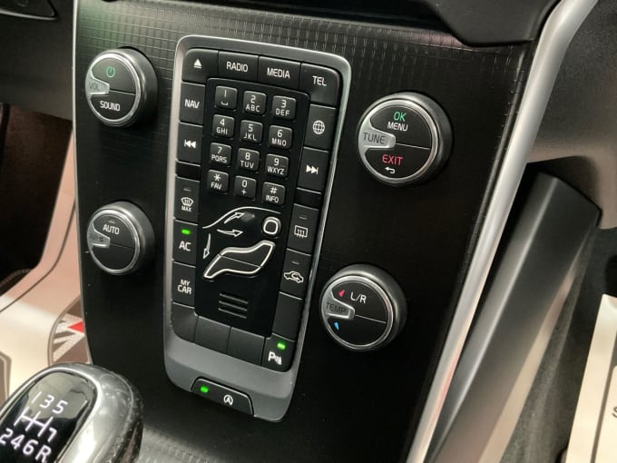 2025 Volvo V40