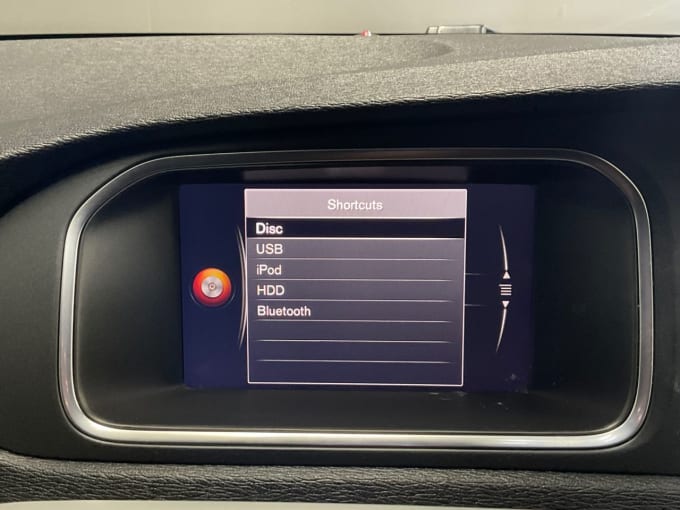 2025 Volvo V40