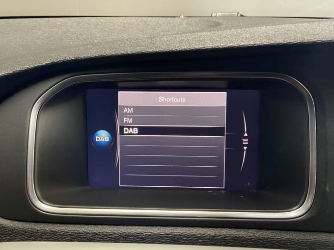2025 Volvo V40