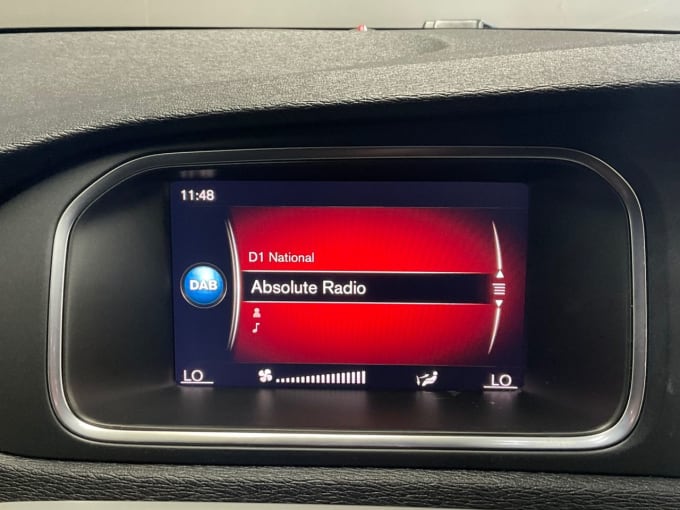 2025 Volvo V40