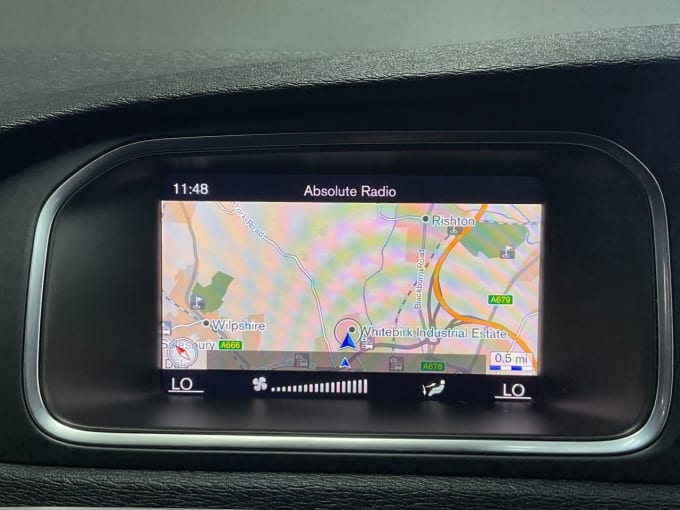 2025 Volvo V40