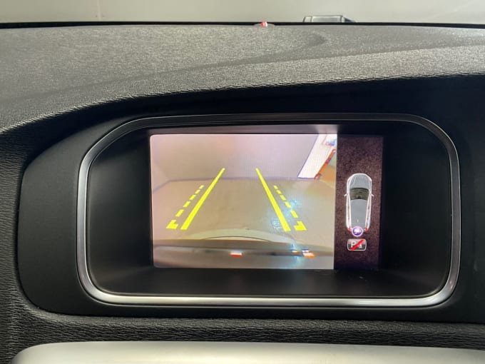 2025 Volvo V40