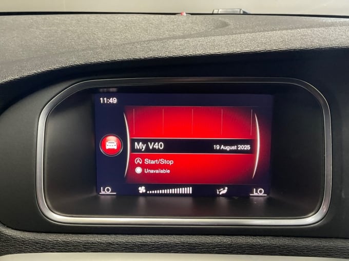 2025 Volvo V40