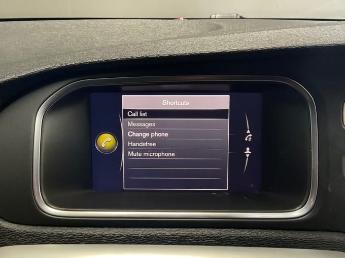 2025 Volvo V40