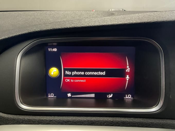 2025 Volvo V40