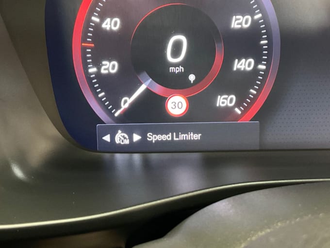 2025 Volvo Xc40