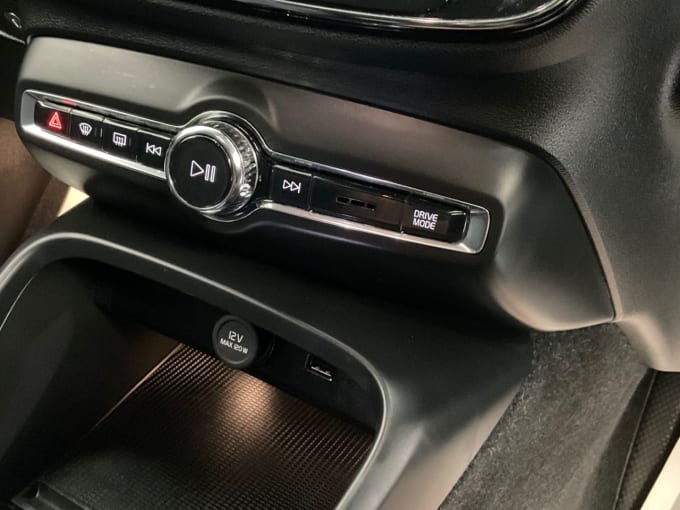 2025 Volvo Xc40