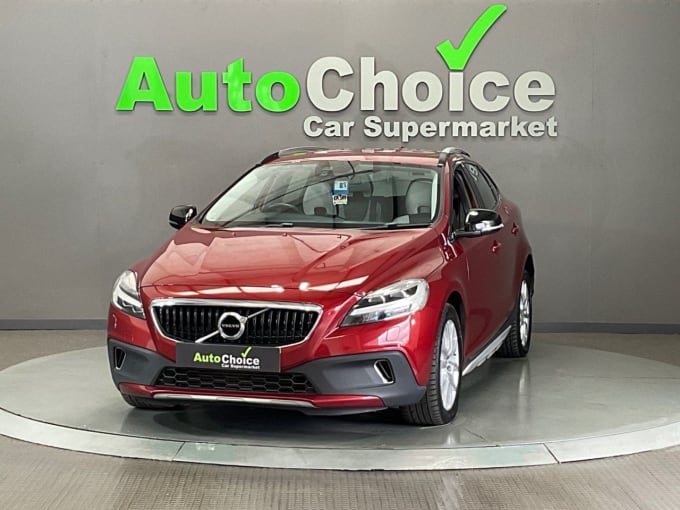 2025 Volvo V40 Cross Country