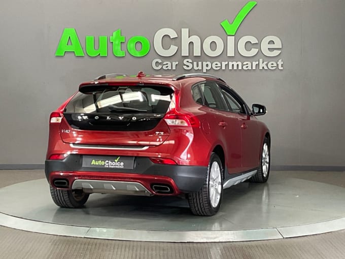 2025 Volvo V40 Cross Country