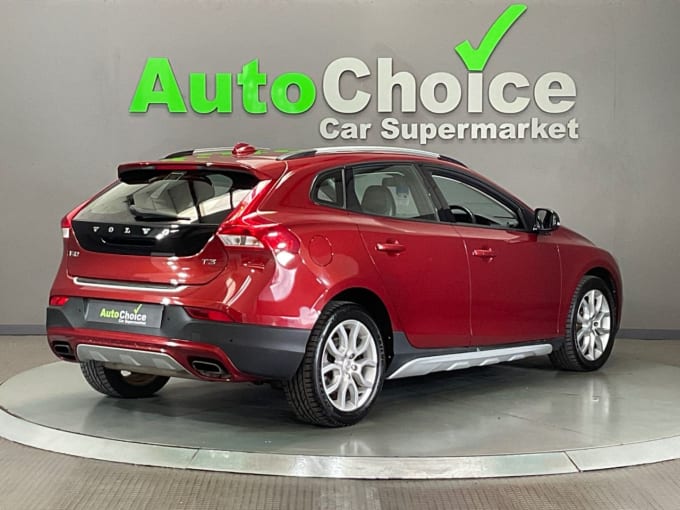 2025 Volvo V40 Cross Country
