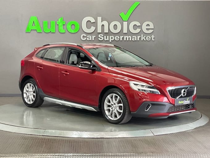 2025 Volvo V40 Cross Country