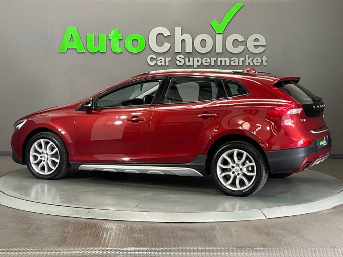 2025 Volvo V40 Cross Country