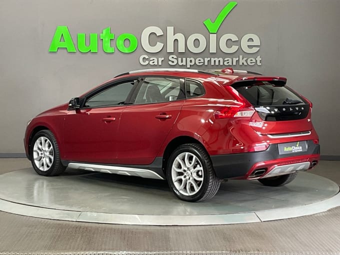 2025 Volvo V40 Cross Country