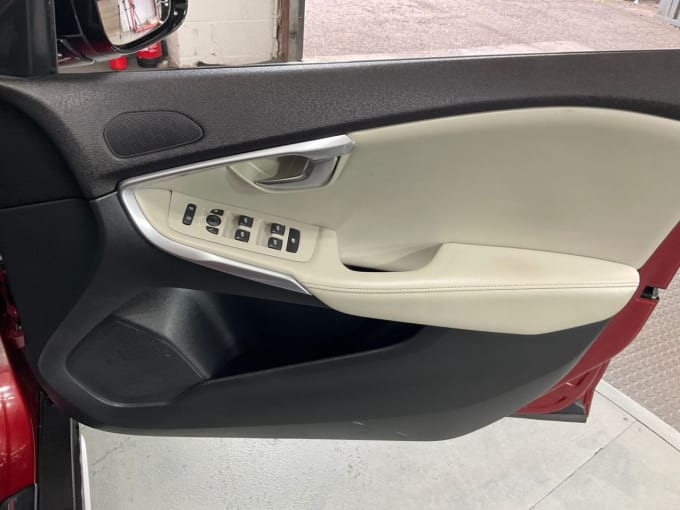 2025 Volvo V40 Cross Country