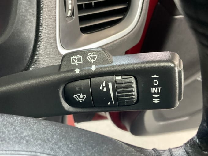 2025 Volvo V40 Cross Country