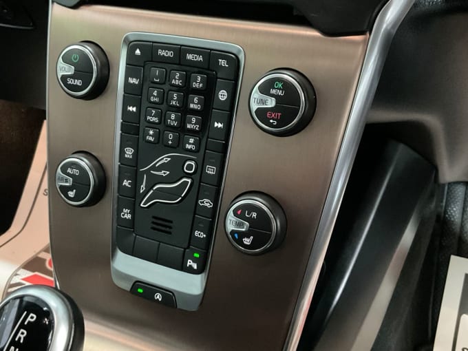 2025 Volvo V40 Cross Country