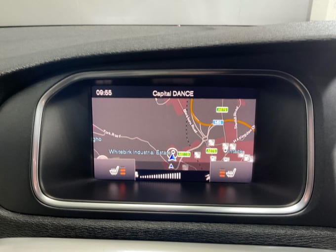 2025 Volvo V40 Cross Country