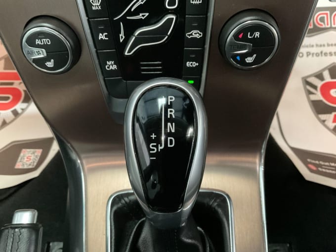 2025 Volvo V40 Cross Country