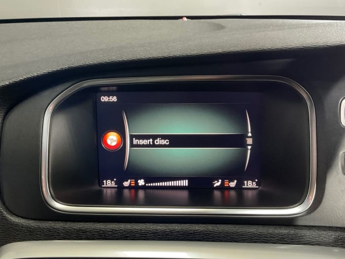 2025 Volvo V40 Cross Country