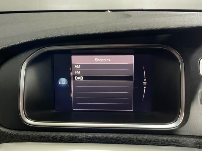 2025 Volvo V40 Cross Country