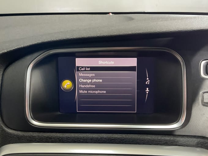 2025 Volvo V40 Cross Country