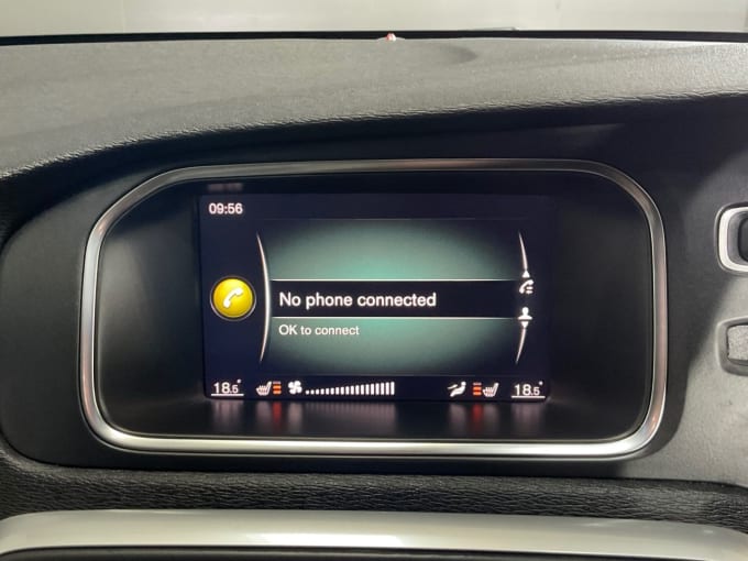2025 Volvo V40 Cross Country