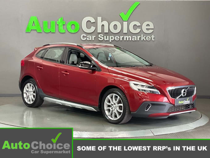 2025 Volvo V40 Cross Country