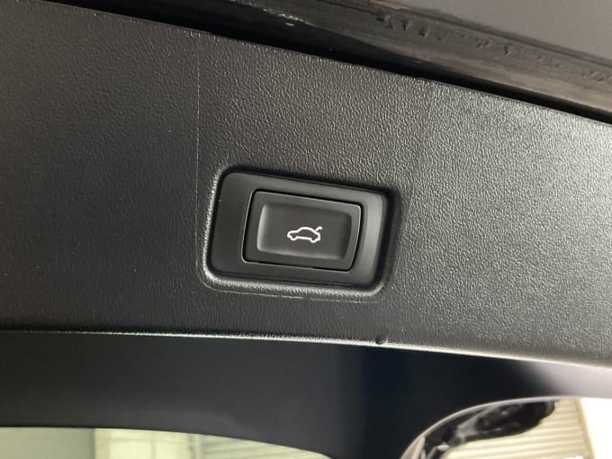 2025 Audi Q4 E-tron