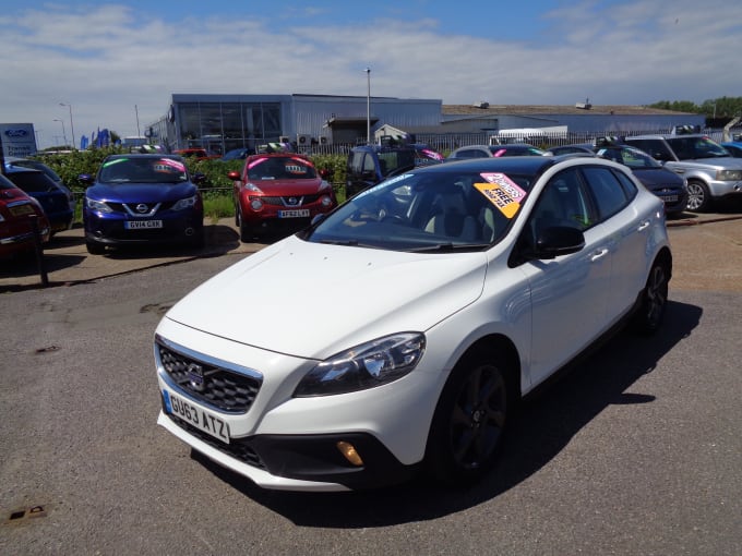 2024 Volvo V40 Cross Country