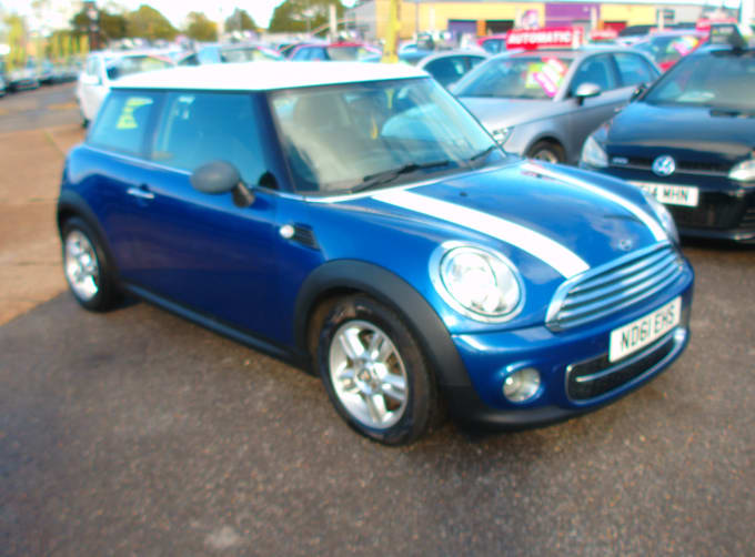 2025 Mini Hatch
