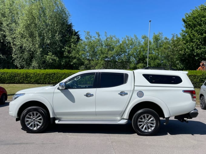 2025 Mitsubishi L200