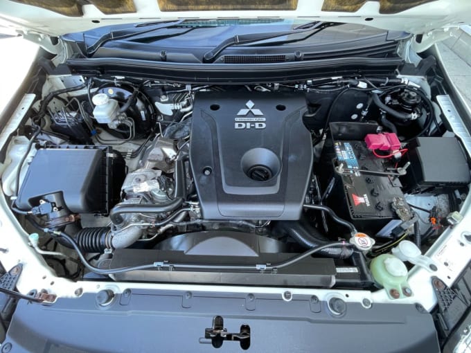 2025 Mitsubishi L200
