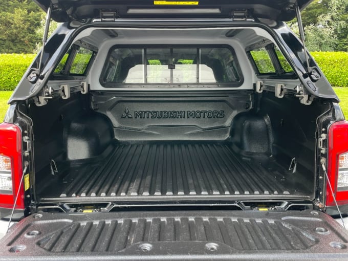 2025 Mitsubishi L200