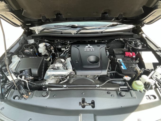 2025 Mitsubishi L200