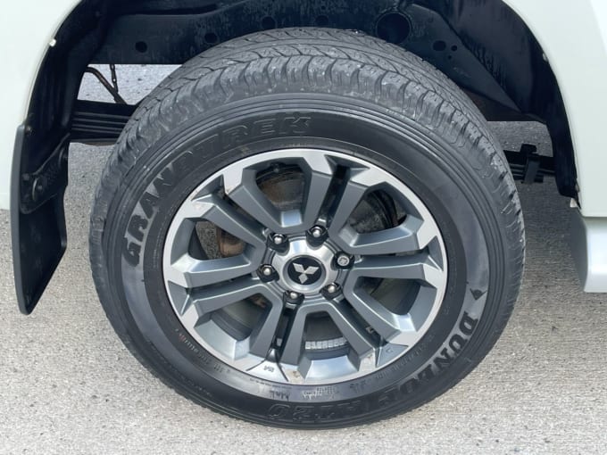 2025 Mitsubishi L200