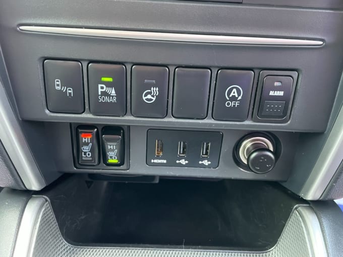 2025 Mitsubishi L200