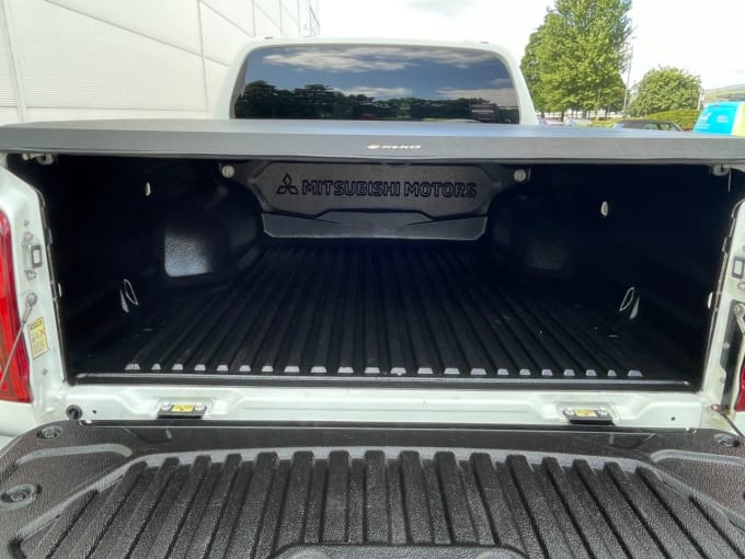 2025 Mitsubishi L200