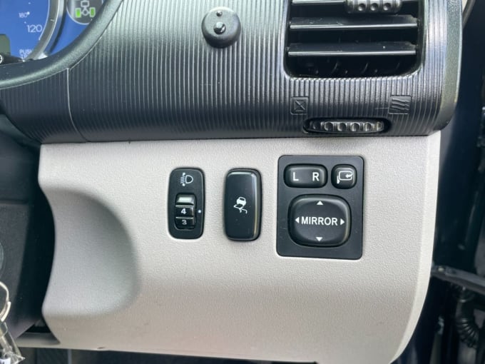 2025 Mitsubishi L200