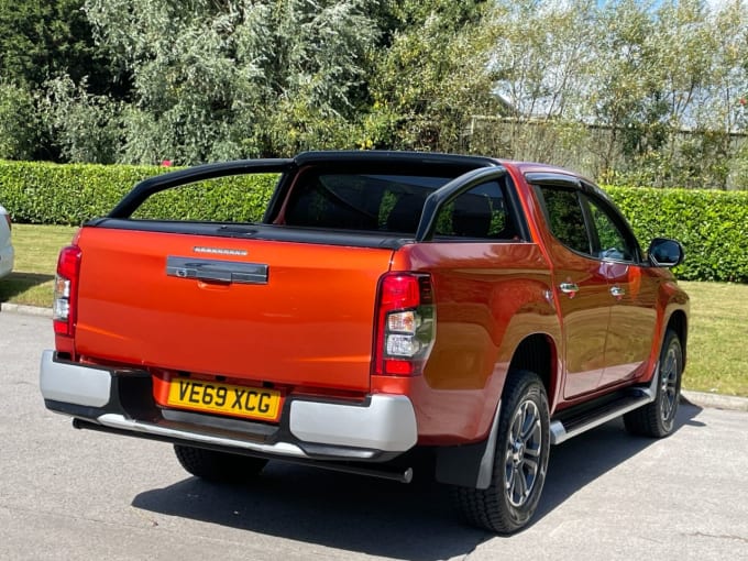 2025 Mitsubishi L200