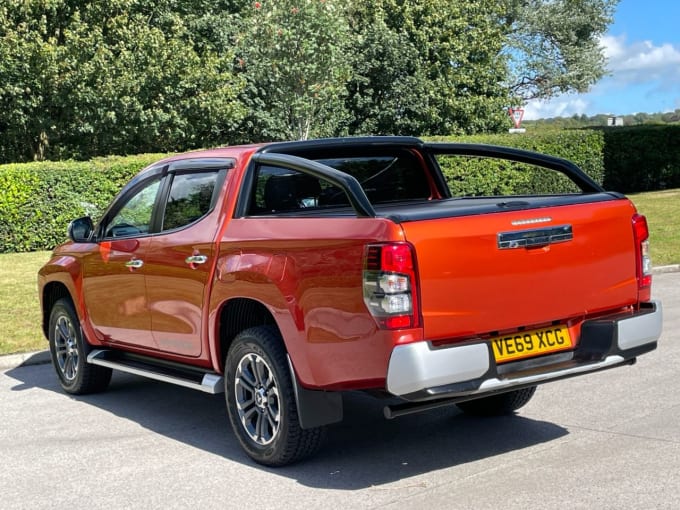 2025 Mitsubishi L200