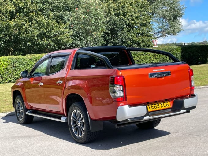2025 Mitsubishi L200